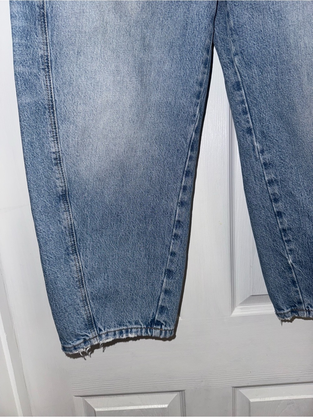 Zara Barrel Light Wash Jeans 4 - Picture 4 of 8